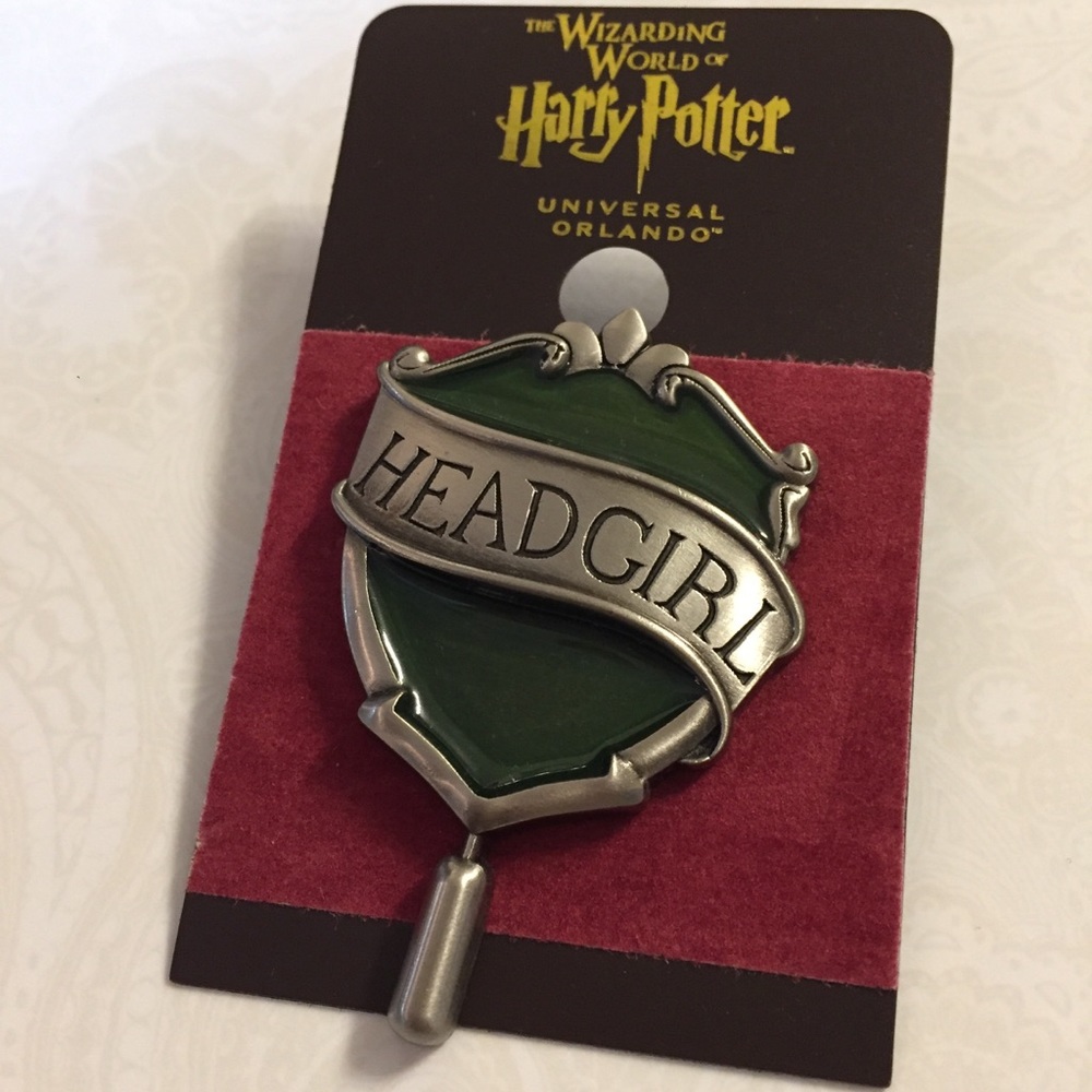 🆕 Slytherin Head Girl Pin